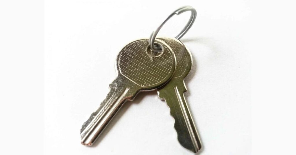 12 Common Things That Are 2 Inches Long/Big Keys