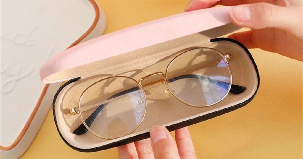 13 Common Things That Are 15 Centimeters Long Glasses Case