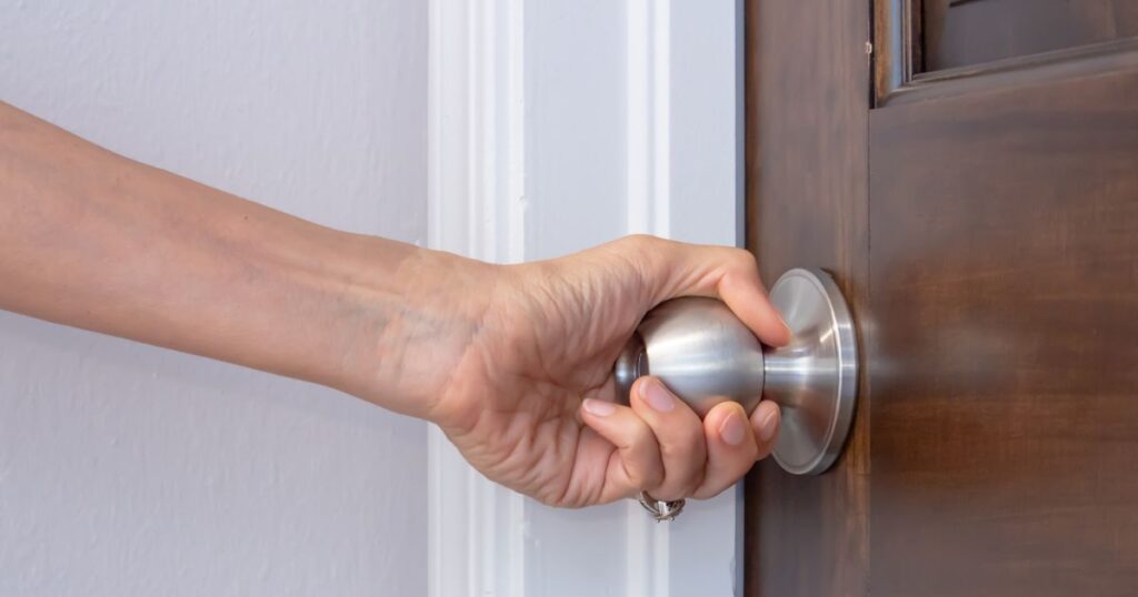 14 Common Things That are 1 Meter Long Doorknob Height