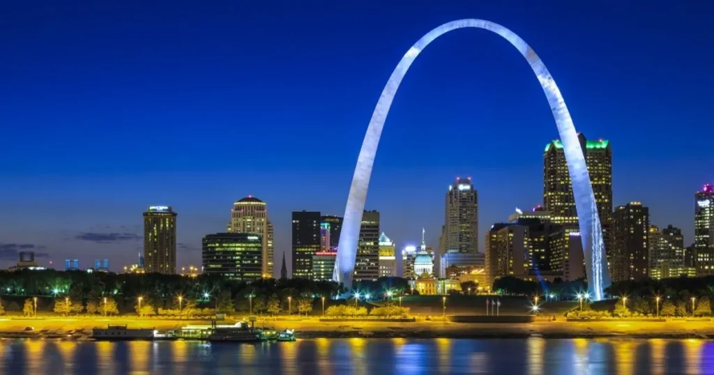 18 Things That Are 300 Feet Long or Big The Gateway Arch Width