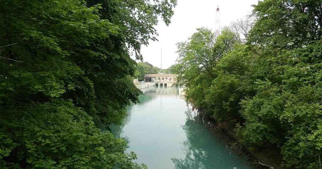 18 Things That Are 300 Feet Long or Big The Width of the North Shore Canal