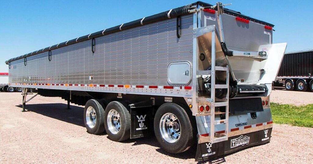 12 Things That Are 50 Feet Long or Big Semi-Trailers