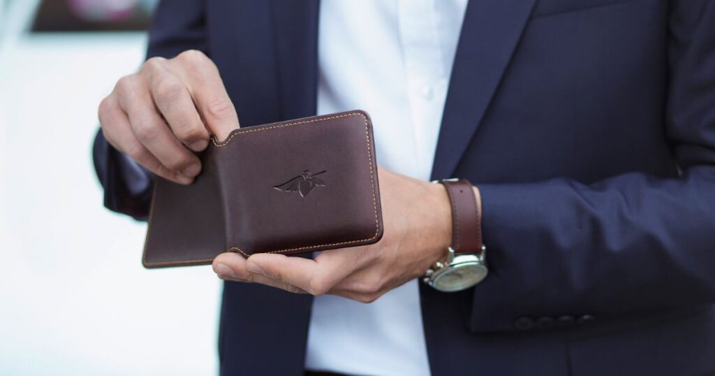 13 Common Things That Are 6 Inches Long Men's Wallets