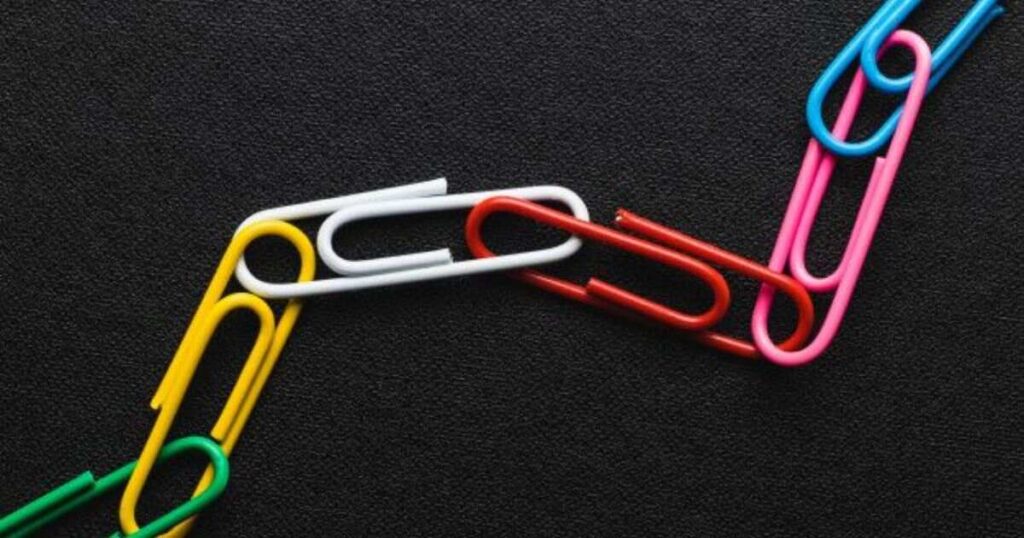 13 Things That are Approximately 4 Centimeters Long Paper Clip Chain