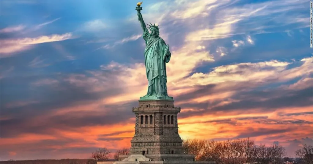 How Long is 3 Kilometers? 15 Things That Are About 3 Kilometers Long Height of 33 Statues of Liberty